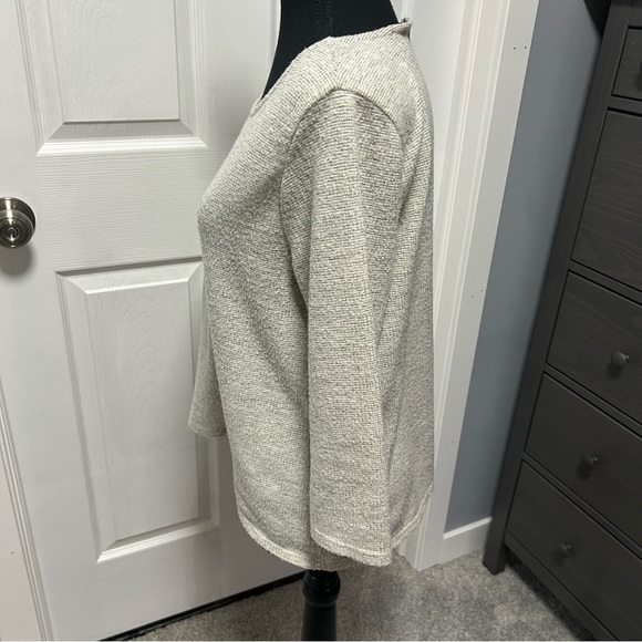 W5 Top - Picture 2 of 6